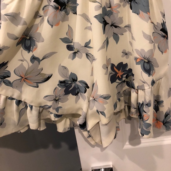 Latiste Ruffle Short Romper - Picture 3 of 4